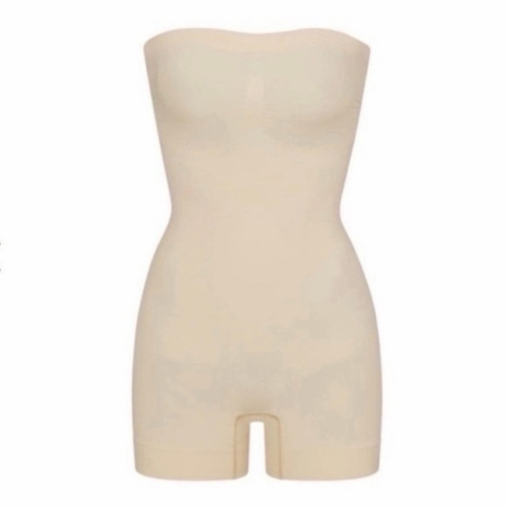 Skims Women's Seamless Sculpt Strapless Shortie Bodysuit In Sand Size XS